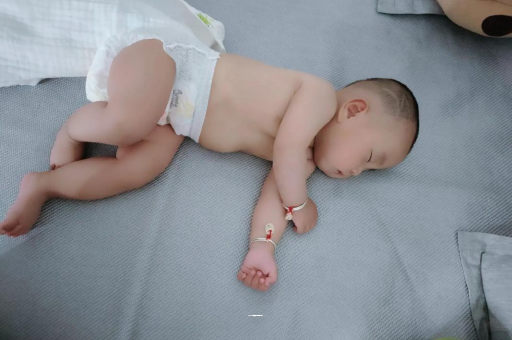 黑河怀孕多久会显肚子